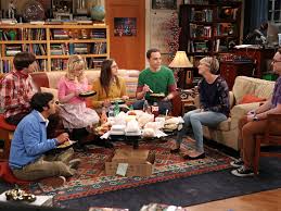 Big Bang Theory tutti intorno al tavolino