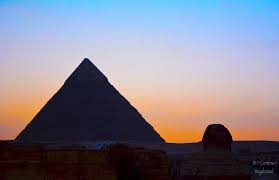 piramidi di sera