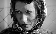 A Girl Walks Home Alone at Night 2014 bianconero