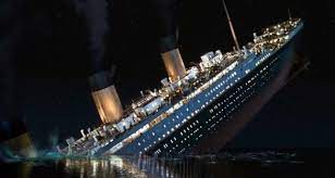 Titanic la poppa si solleva