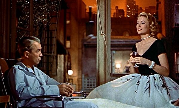 abiti di grace kelly in la finestra sul cortile 1954